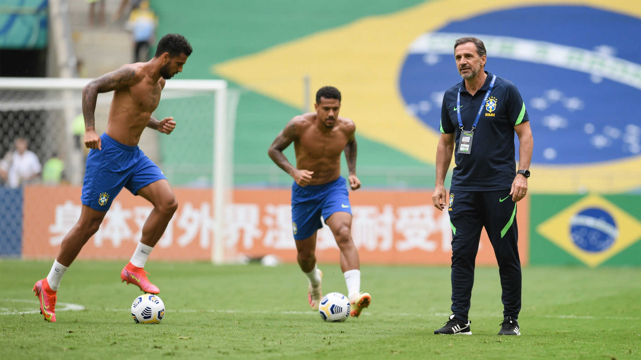 科瓦奇:湿度对球场影响更大,巴西球员比多特更适应比赛环境 众所周知,足球运动不仅考验技战术能力,还要求良好的